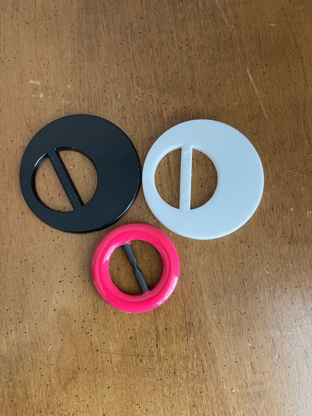 Set of 3 Retro Round Plastic Buckles in Black, White & Hot Pink